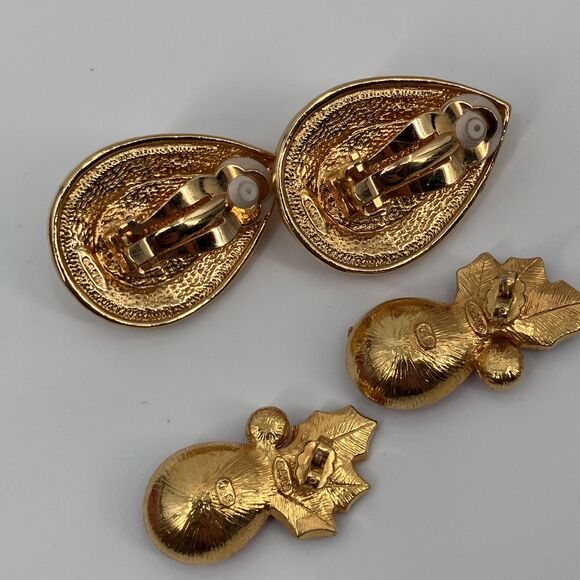 Bundle of 9 Vintage Avon Signed Jewelry Pieces, necklaces, Earrings, rings etc - Picture 3 of 15